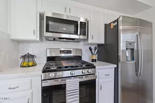 1010 Roxbury Dr, Pasadena, CA 91104 - Photo 10