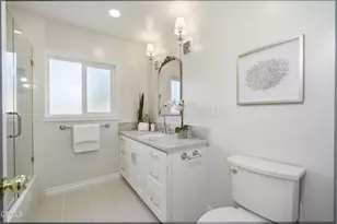 960 Crestview Dr, Pasadena, CA 91107 - Photo 32
