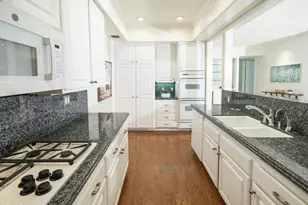 1260 S Beverly Glen Blvd, Los Angeles, CA 90024 - Photo 18