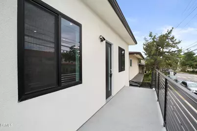 112 N Kenneth Road #201, Burbank, CA 91501 - Photo 2