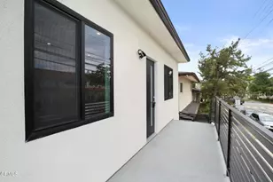 112 N Kenneth Rd, Burbank, CA 91501 - Photo 2