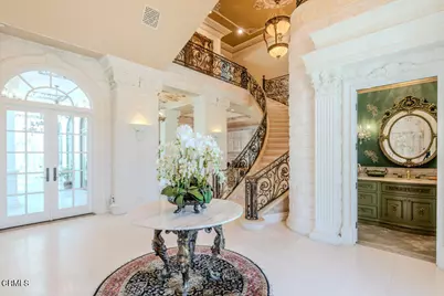 567 Meadow Grove Street, La Canada Flintridge, CA 91011 - Photo 4
