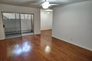 18307 Burbank, Tarzana, CA 91356 - Photo 4
