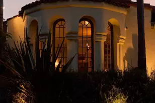 913 Burnside Ave, Los Angeles, CA 90036 - Photo 2