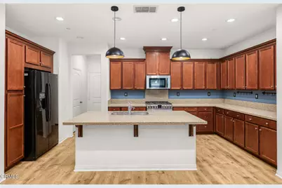17326 Parque Vanowen Way, Lake Balboa, CA 91406 - Photo 12