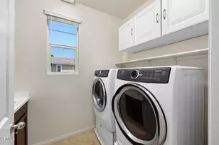 17326 Parque Vanowen Way, Lake Balboa, CA 91406 - Photo 28