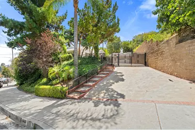 1480 E Glenoaks Boulevard, Glendale, CA 91206 - Photo 6