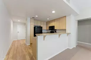 160 S Hudson Ave, Pasadena, CA 91101 - Photo 4