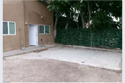 10306 S Vermont Avenue, Los Angeles, CA 90044 - Photo 14