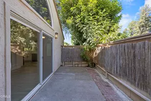 22330 Victory Blvd, Los Angeles, CA 91367 - Photo 18