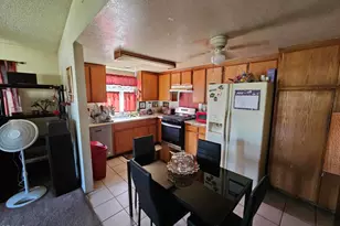 420 E B St, Colton, CA 92324 - Photo 14