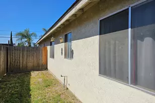 420 E B St, Colton, CA 92324 - Photo 10