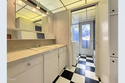 925 Monarch Drive, La Canada Flintridge, CA 91011 - Photo 18