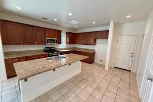 699 S Mandarin Ln, Rialto, CA 92376 - Photo 2