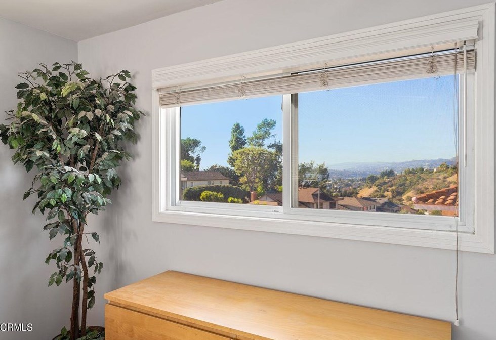 1781 Sunny Heights Dr, Los Angeles CA  90065-3325 exterior