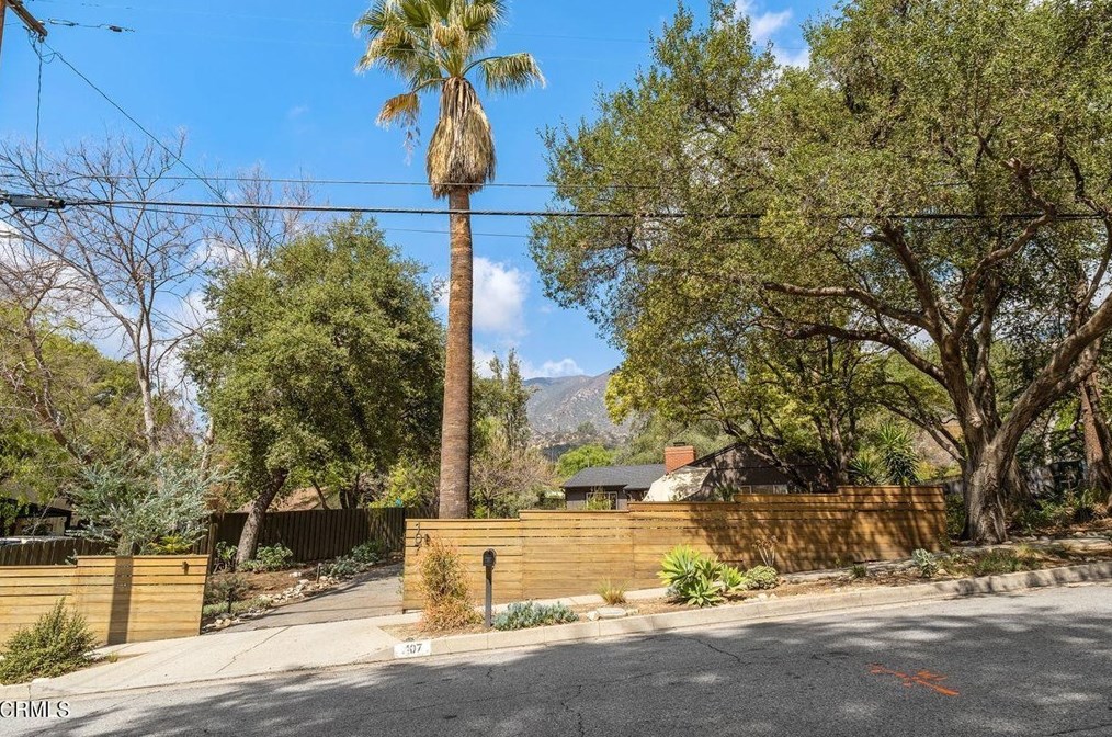 107 Loma Alta Dr, Altadena, CA 91001-3926