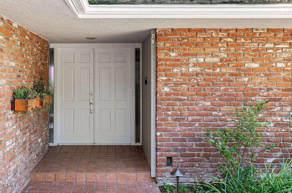 5702 Evening Canyon Dr, La Canada, CA 91011