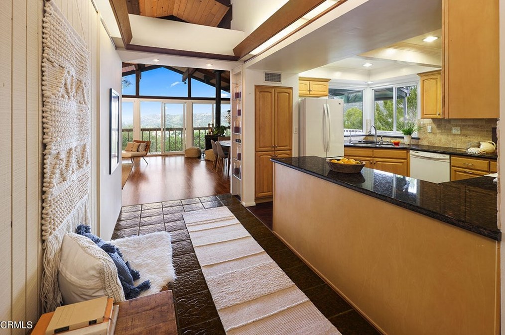 600 Tamarac Dr, Pasadena CA  91105-2149 exterior