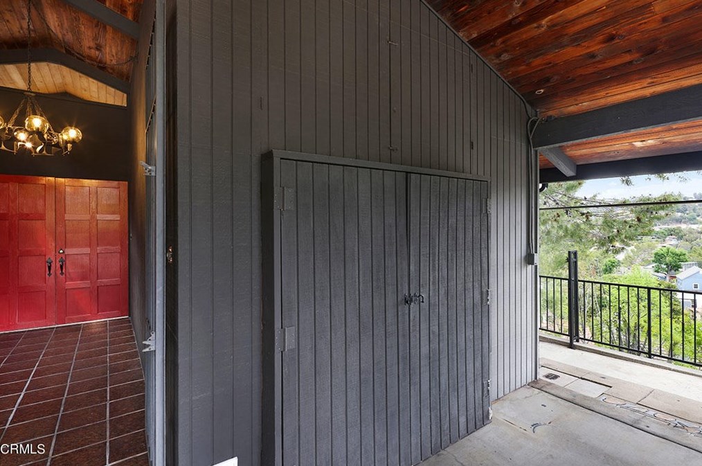 600 Tamarac Dr, Pasadena CA  91105-2149 exterior