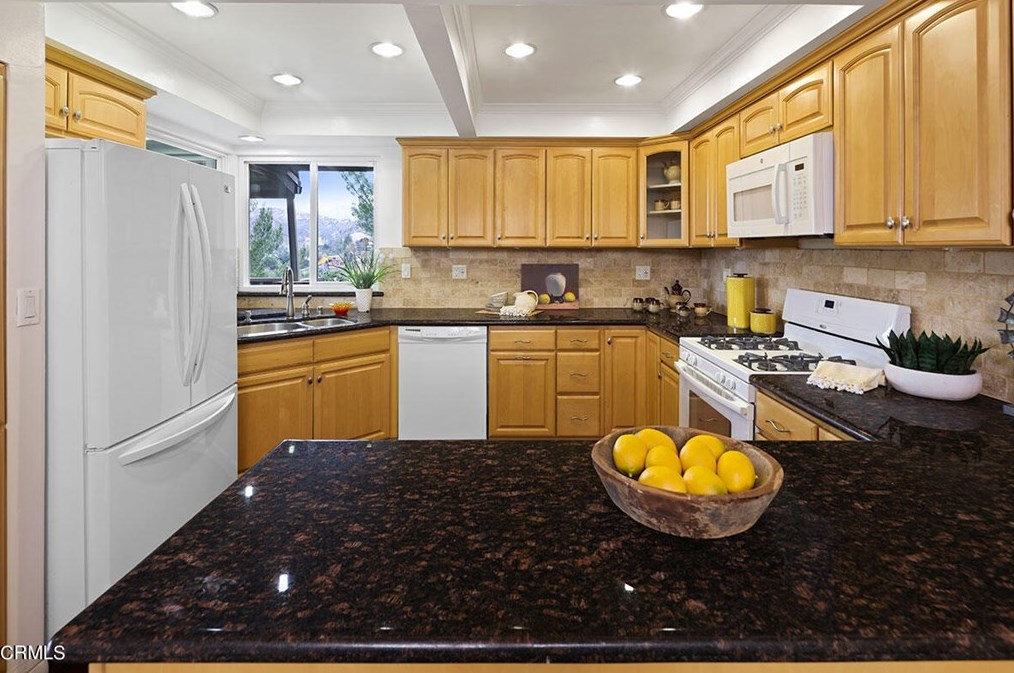 600 Tamarac Dr, Pasadena CA  91105-2149 exterior