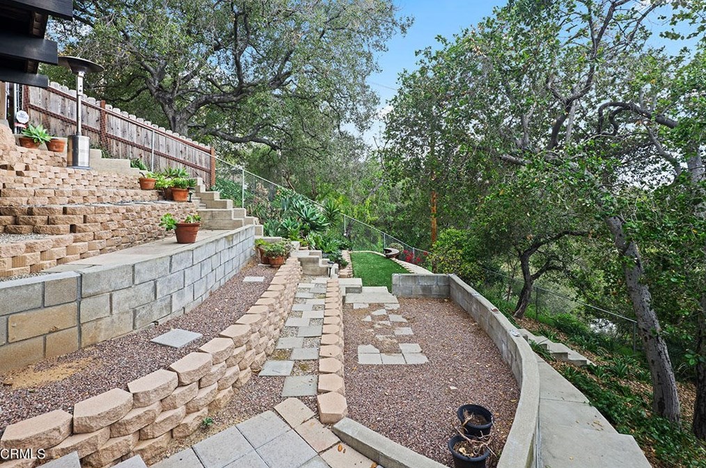 600 Tamarac Dr, Pasadena CA  91105-2149 exterior