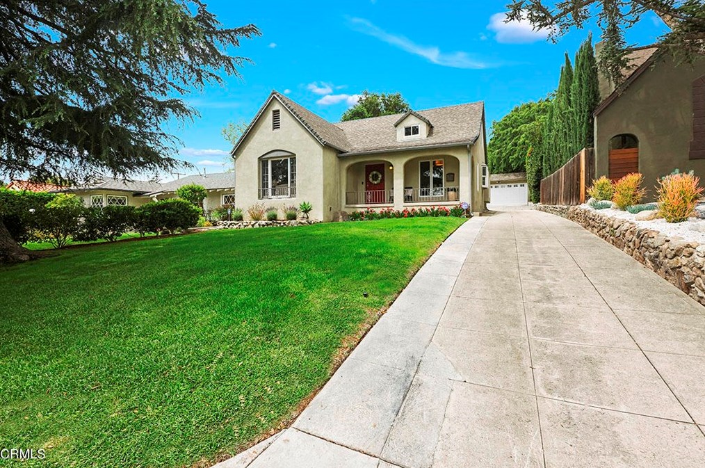 977 E Poppyfields Dr, Altadena, CA 91001