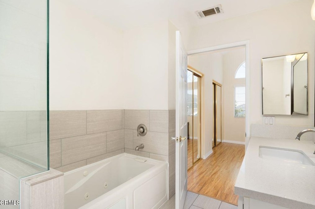 2350 Foothill Blvd, La Canada CA  91011-1439 exterior