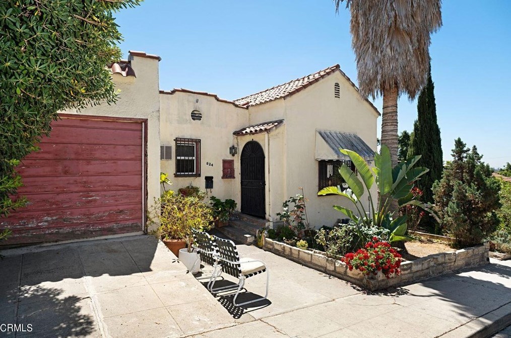 824 Robinson St, Los Angeles, CA 90026-2704