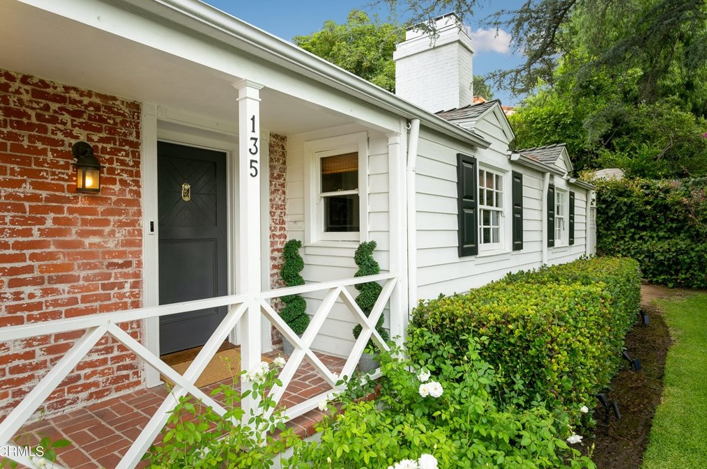 135 Sierra View Rd, Pasadena, CA 91105-1447