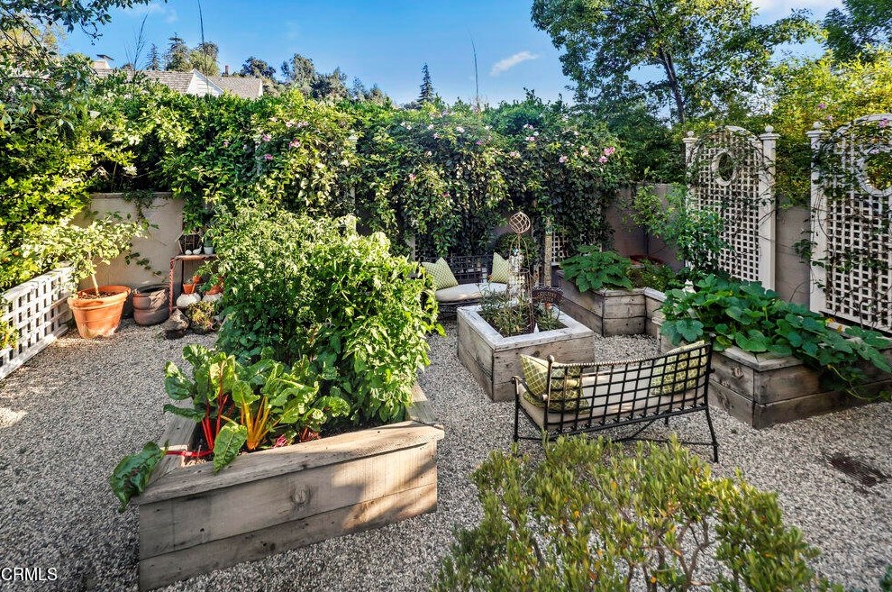 520 Madeline Dr, Pasadena CA  91105-2840 exterior