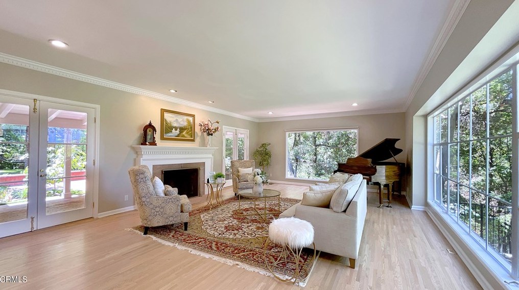 930 Regent Park Dr, La Canada, CA 91011