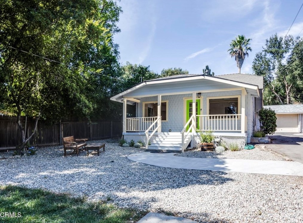 135 Las Flores Dr, Altadena, CA 91001-4343