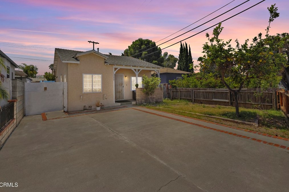 13208 Zanja St, Los Angeles, CA 90066-4139