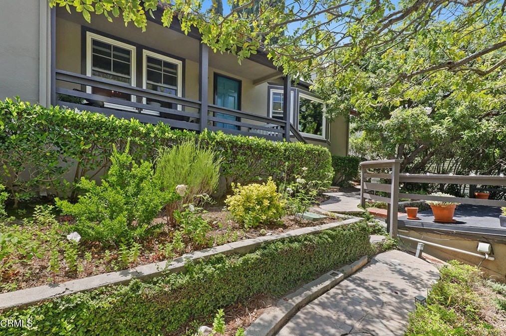 511 Evergreen Dr, Pasadena, CA 91105-2117