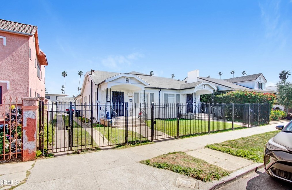 2126 Vineyard Ave, Los Angeles, CA 90016-1615