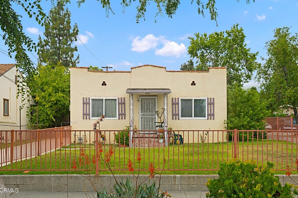 1519 Topeka St, Pasadena, CA 91104-1553