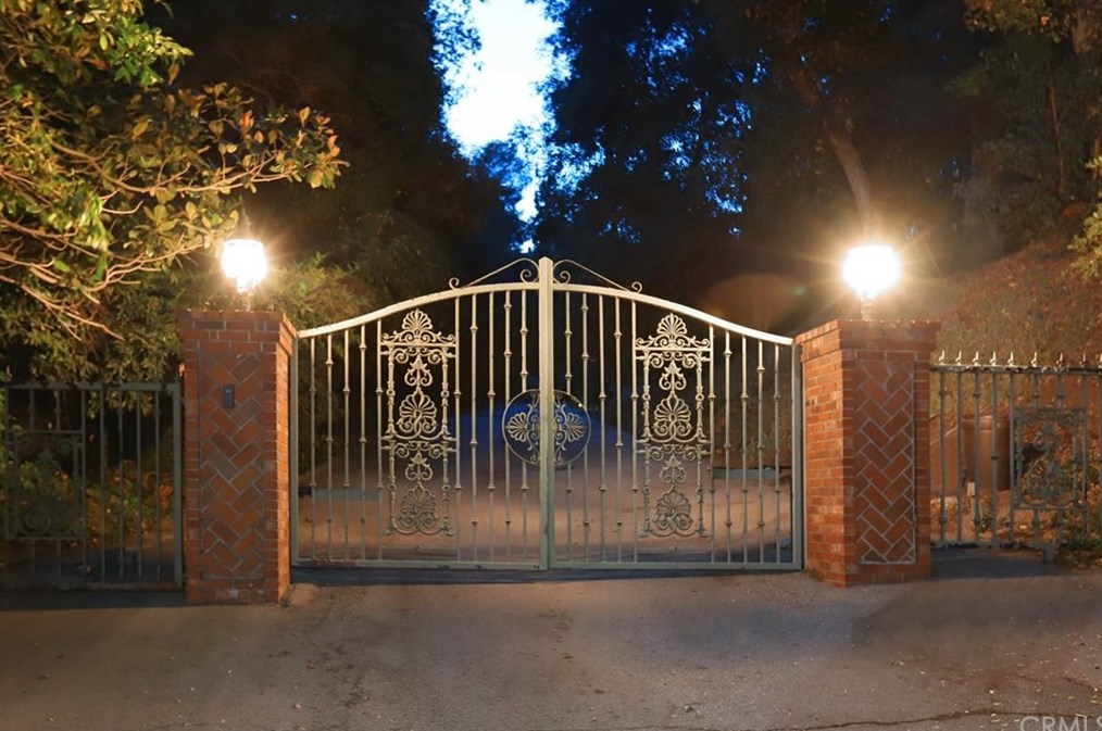 131 Linda Vista Ave, Pasadena, CA 91105-1231