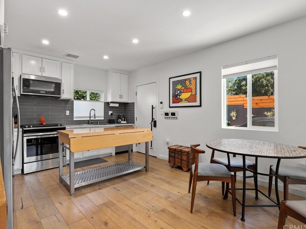 1901 Santa Ynez St, Los Angeles, CA 90026-4113