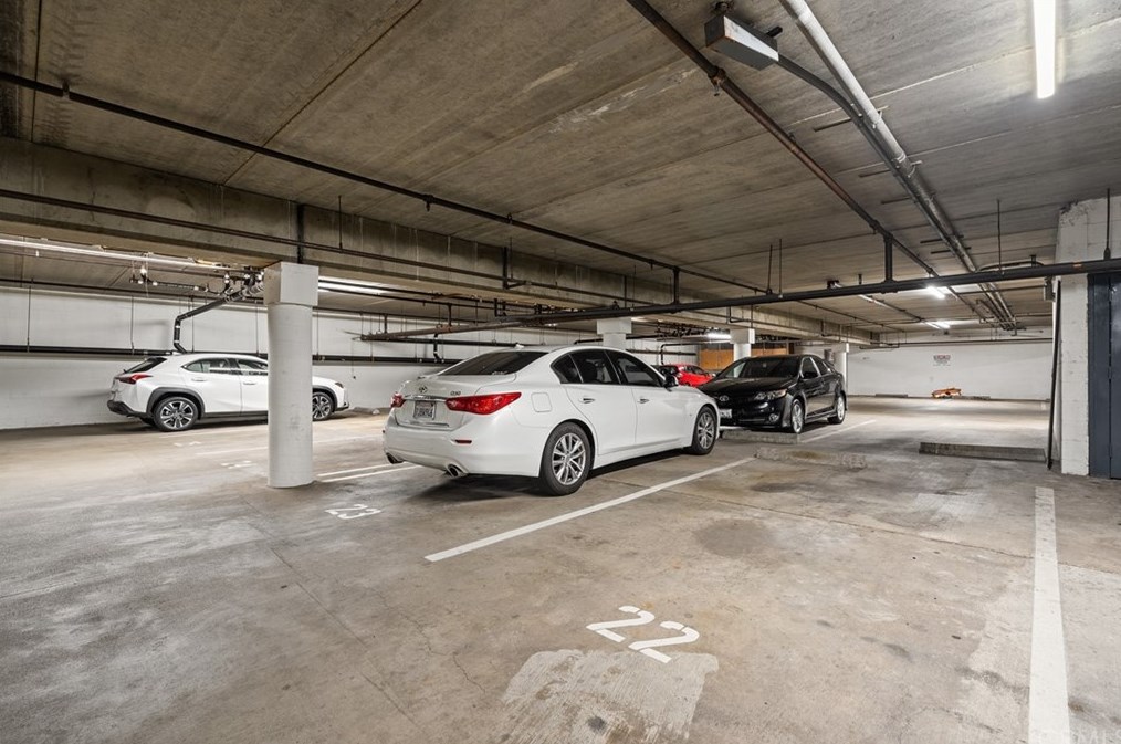 497 El Molino Ave, Pasadena CA  91101-3444 exterior