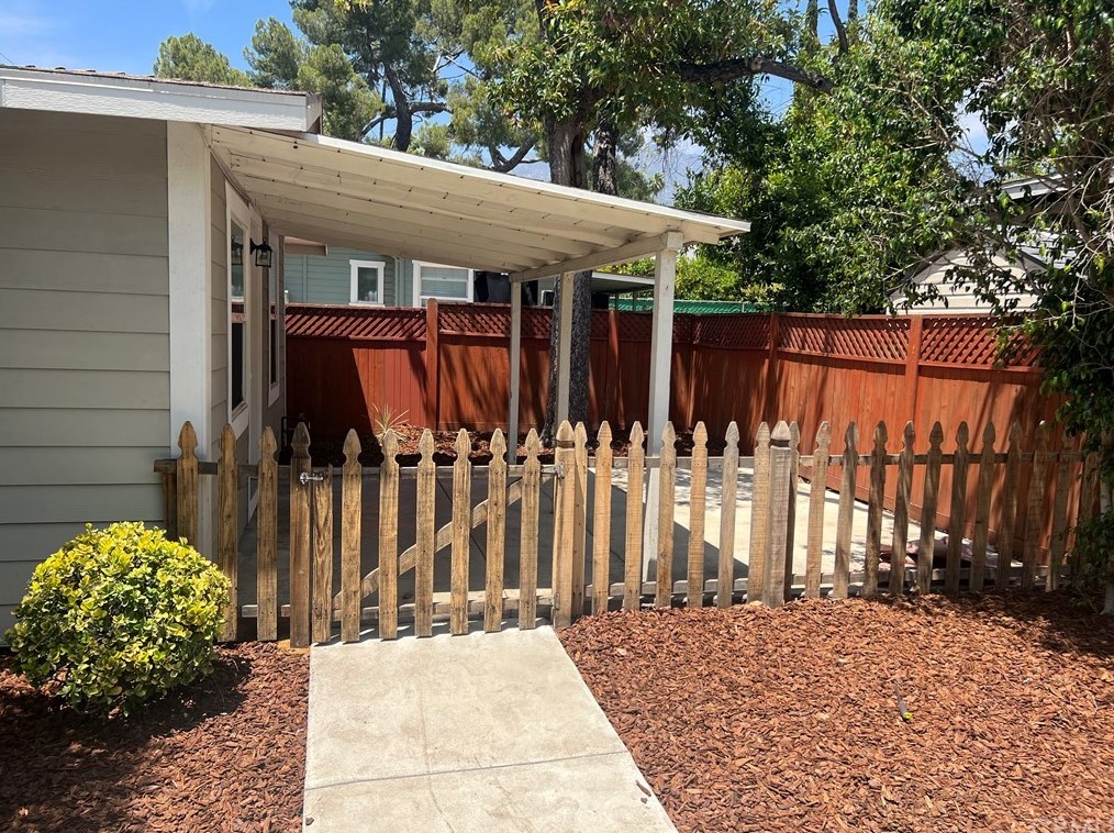 1539 Wesley Ave, Pasadena CA  91104-2646 exterior