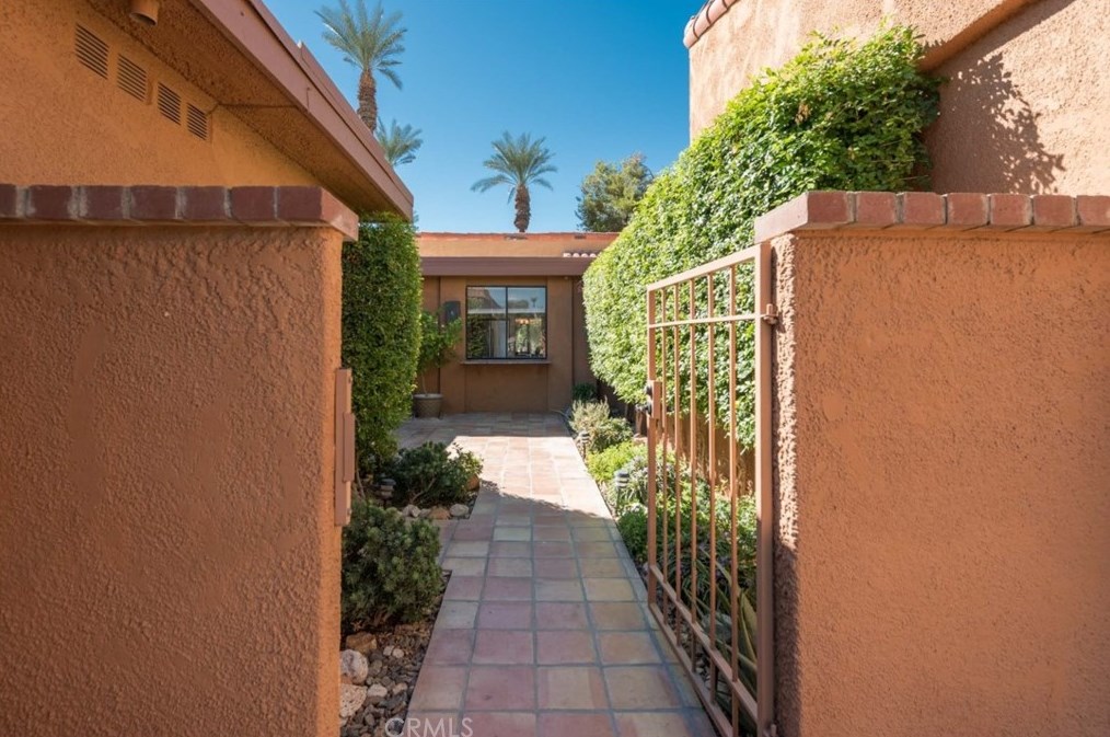 6 La Ronda Dr, Rancho Mirage, CA 92270