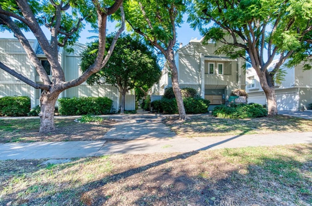 137 N Oak Knoll Ave #16, Pasadena, CA 91101
