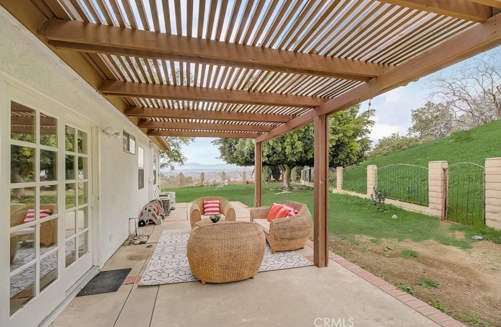 1704 Autumnglow Dr, Pomona CA  91765-2710 exterior