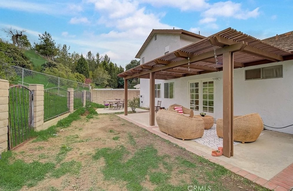 1704 Autumnglow Dr, Pomona CA  91765-2710 exterior