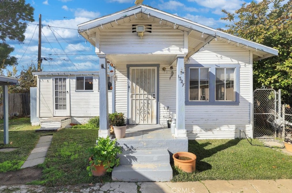 1327 Record Ave, Los Angeles, CA 90023-4011