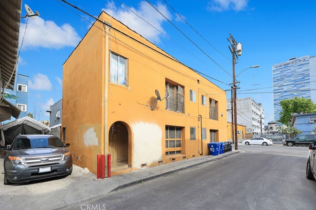 1403 10th Pl, Los Angeles, CA 90015-1203