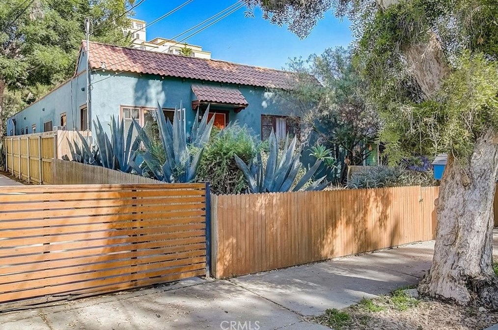 620 Coronado St, Los Angeles CA  90026-3913 exterior