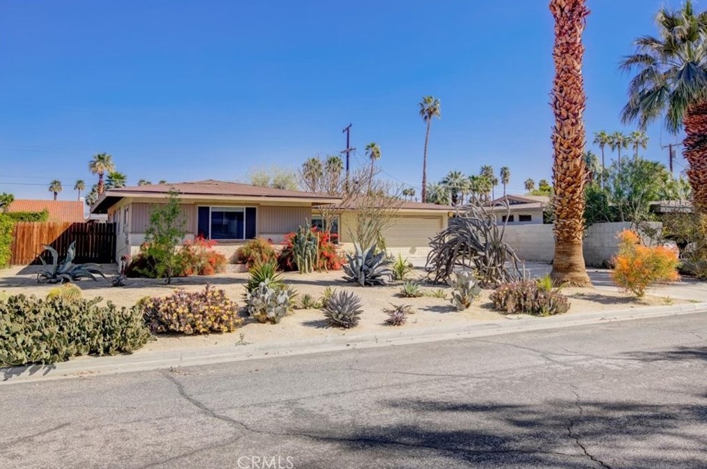 69816 Papaya Ln, Cathedral City, CA 92234