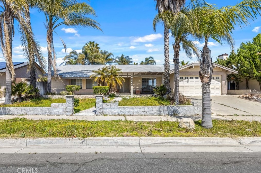 1050 Moffatt St, Rialto, CA 92377