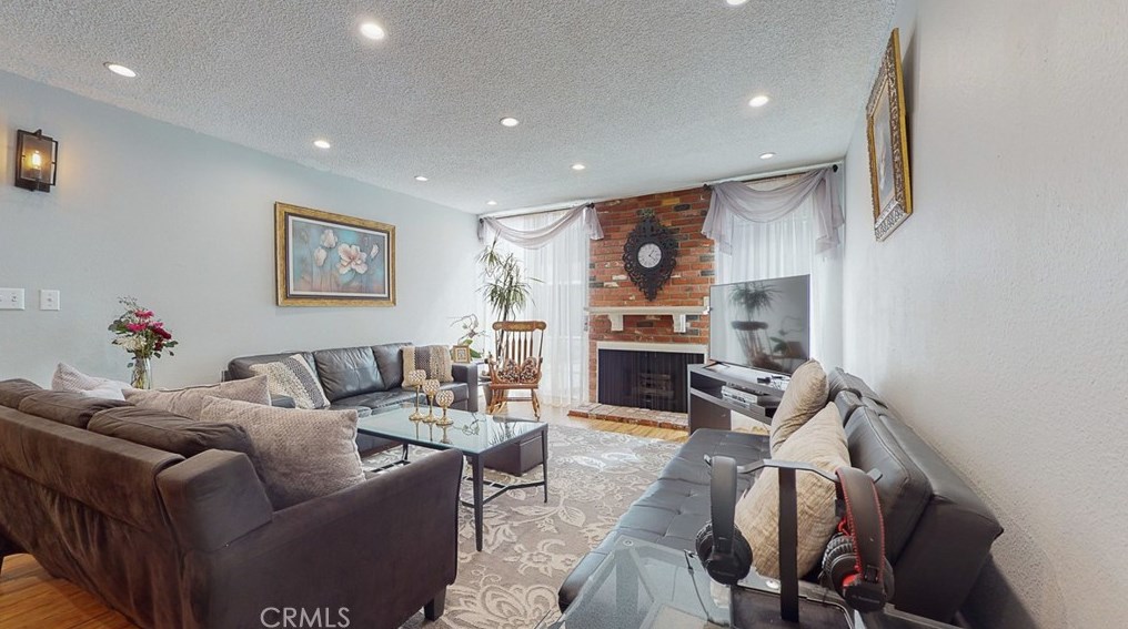 930 N Louise St #103, Glendale, CA 91207